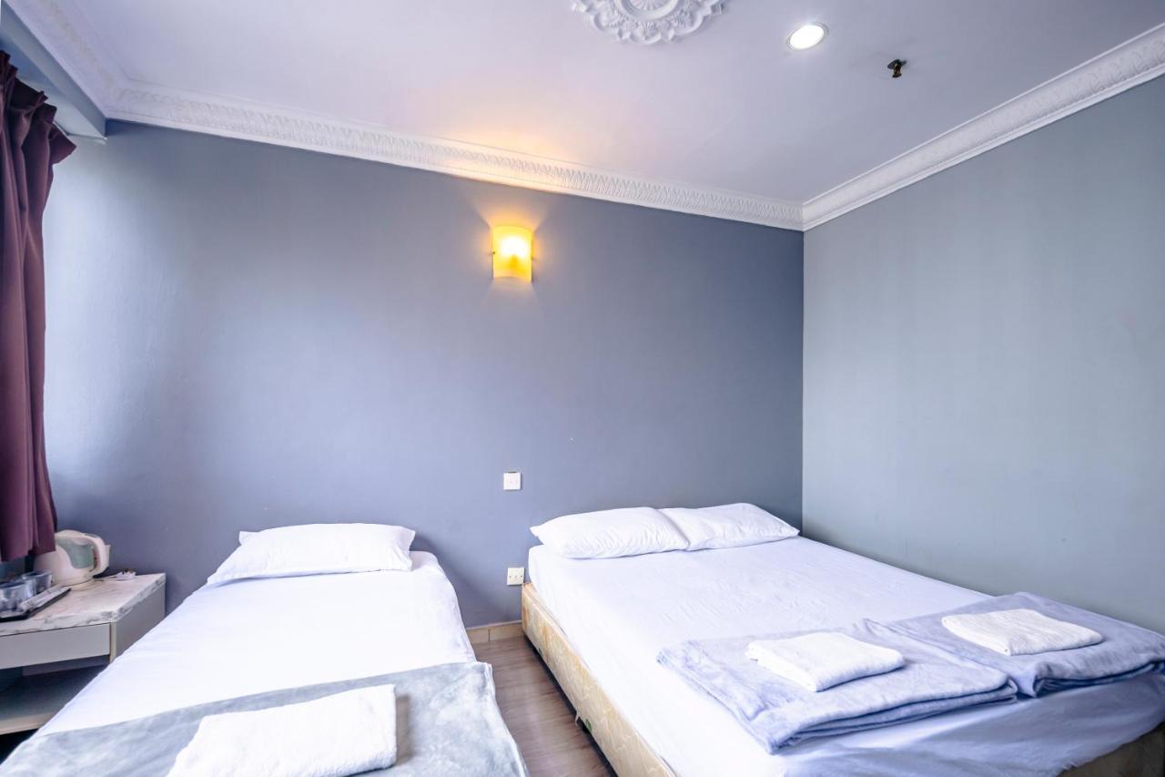 Grand Triple Room